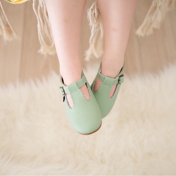 Riley & Co T-straps - Picture 2 of 11